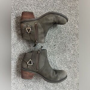 Teva Olive Green Leather Foxy Ankle Boot Size 7